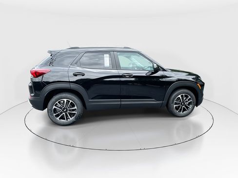 New 2026 Chevrolet TrailBlazer LT w/ LT Cold Weather Package FWD image 9