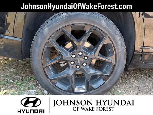 Used 2024 Chevrolet Traverse RS FWD image 3