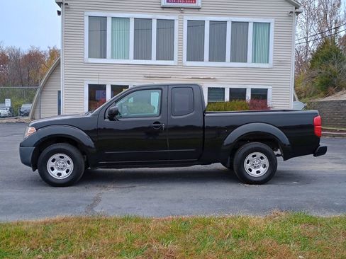 Used 2017 Nissan Frontier S image 2