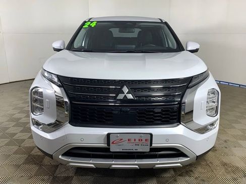 Used 2024 Mitsubishi Outlander SE image 4