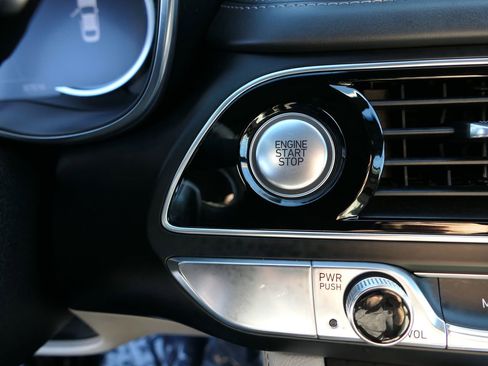 Used 2022 Genesis G70 2.0T image 18