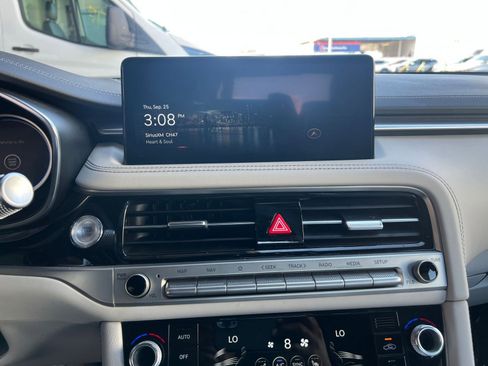 Used 2025 Genesis G70 2.5T image 18