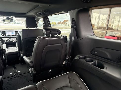 New 2026 Chrysler Pacifica Limited image 29