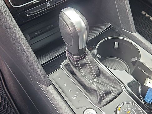 Certified 2022 Volkswagen Atlas SEL Premium image 26