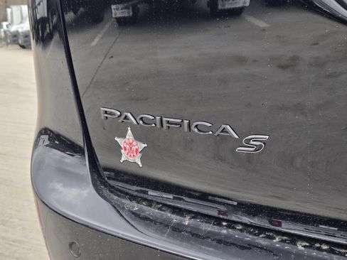 New 2026 Chrysler Pacifica Select w/ S Appearance Package FWD image 4
