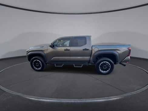 Used 2025 Toyota Tacoma TRD Off-Road AWD/4WD image 5