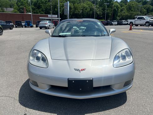 Used 2006 Chevrolet Corvette Coupe RWD image 2