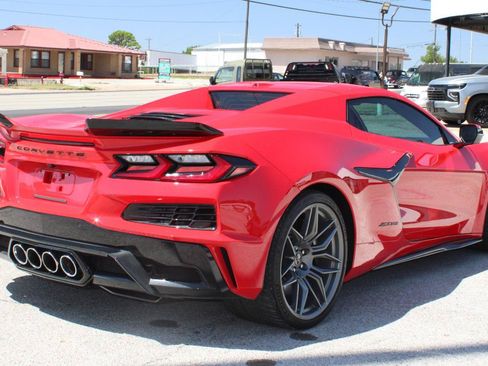 Used 2024 Chevrolet Corvette Z06 RWD image 3