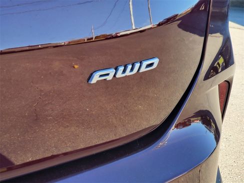 Used 2024 Ford Edge Titanium image 34