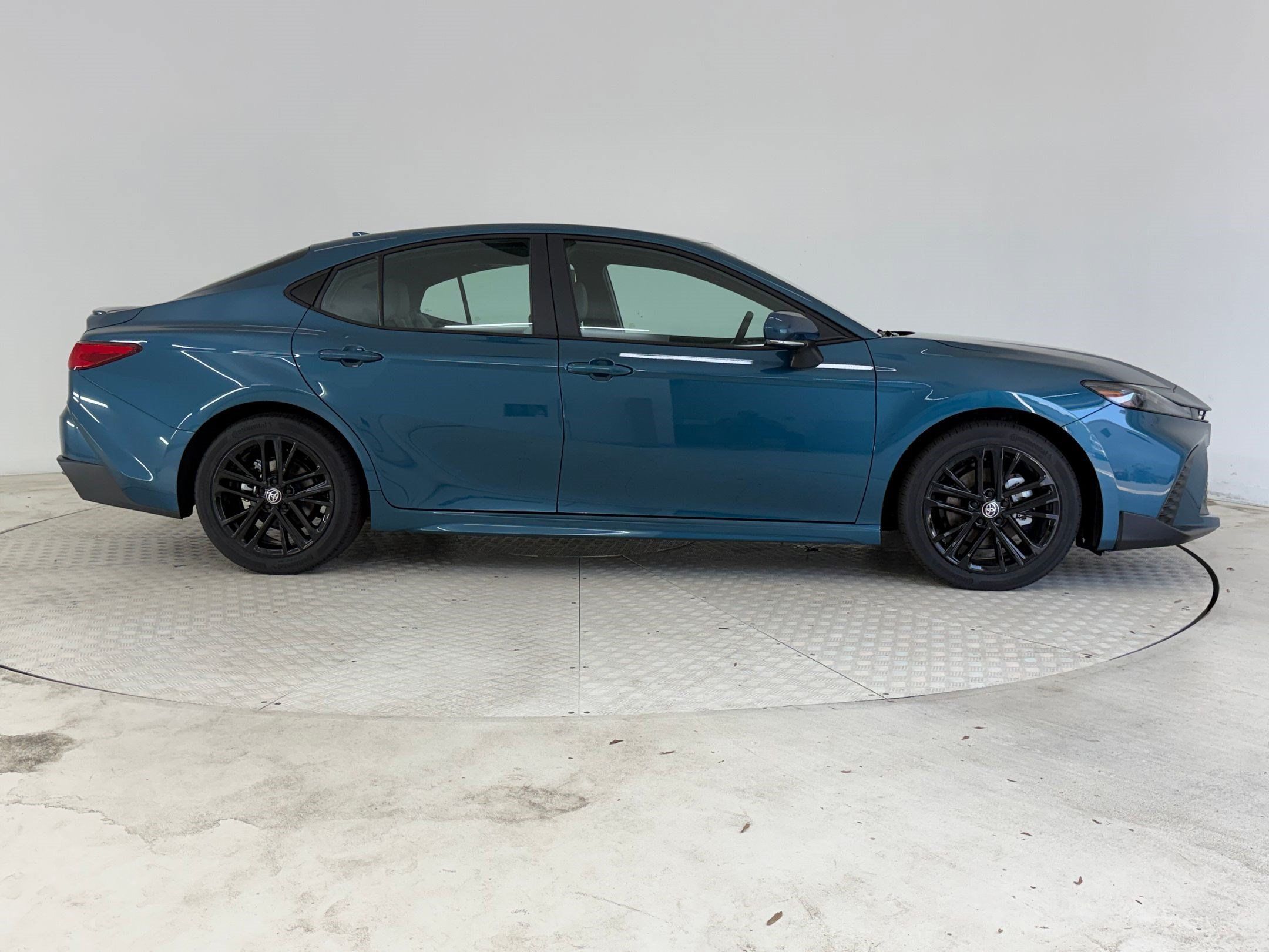 Used 2026 Toyota Camry SE w/ Multimedia Upgrade Package FWD image 8