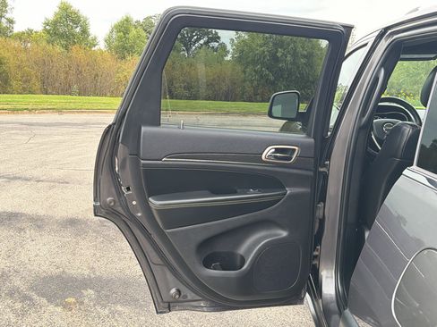 Used 2017 Jeep Grand Cherokee Limited w/ Trailer Tow Group IV AWD/4WD image 31