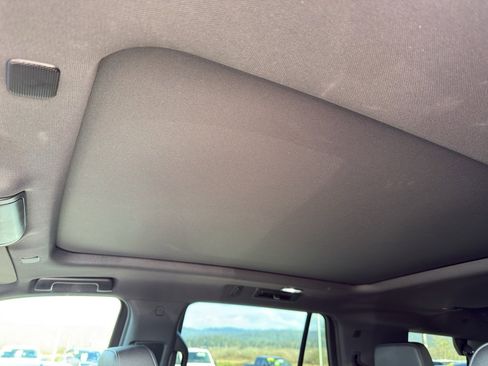 Used 2024 Chevrolet Tahoe Z71 w/ Luxury Package image 23