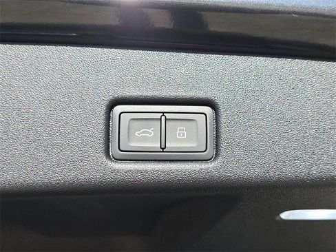 New 2025 Audi Q5 Premium image 13