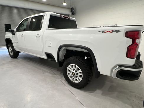 Used 2024 Chevrolet Silverado 2500 LT AWD/4WD image 6