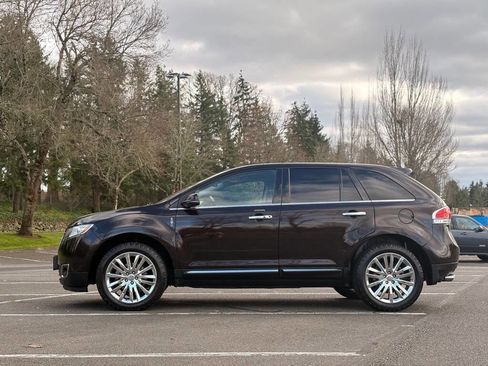 Used 2013 Lincoln MKX AWD image 2