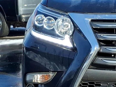 Used 2019 Lexus GX 460 image 14