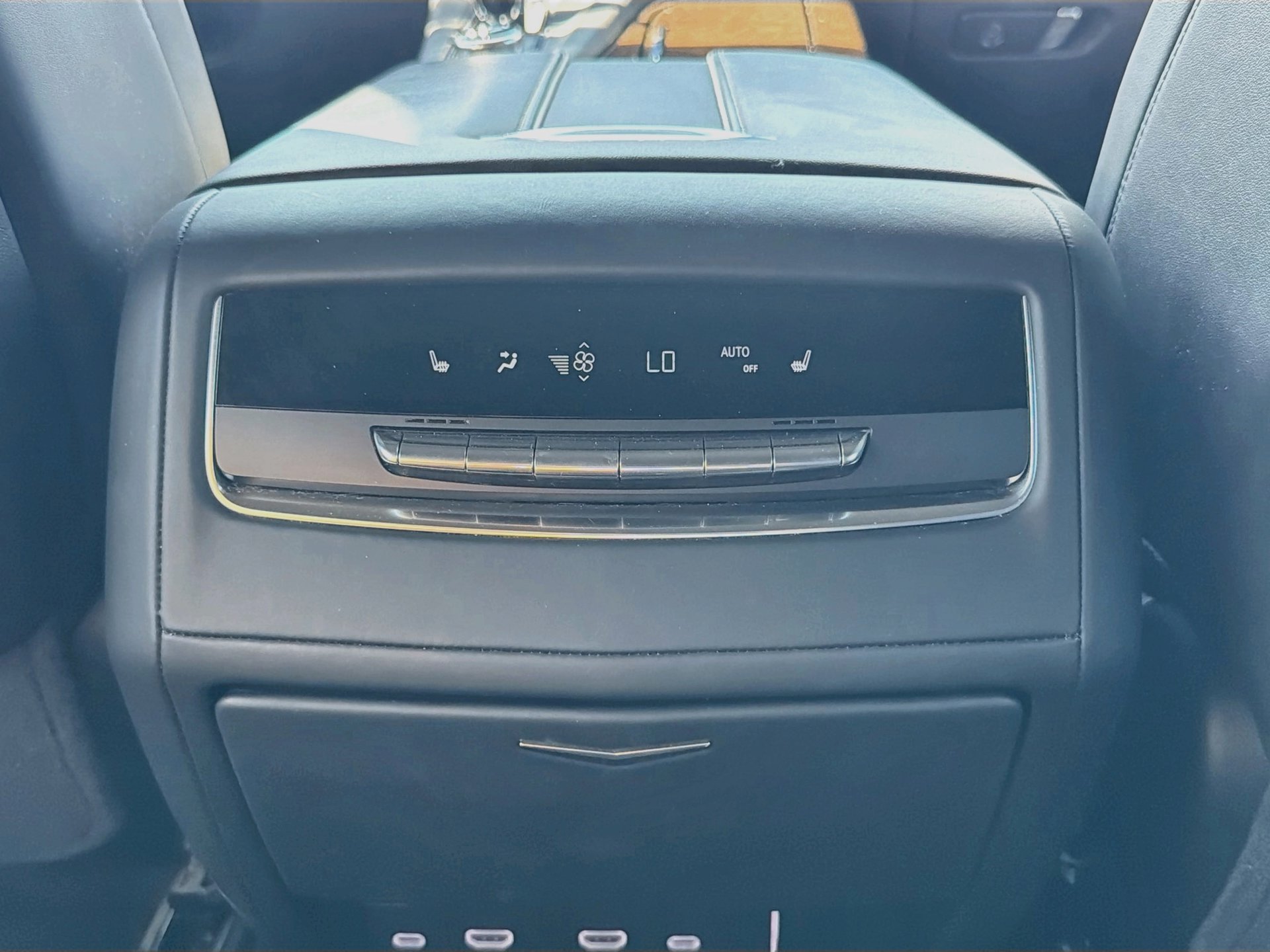 Used 2023 Cadillac Escalade Sport Platinum w/ Heavy-Duty Trailer Package AWD/4WD image 30