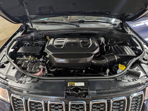 Used 2017 Jeep Grand Cherokee Laredo w/ Quick Order Package 23E image 4