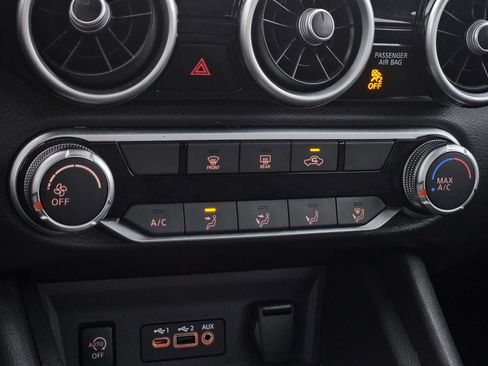 Used 2025 Nissan Sentra SV image 21