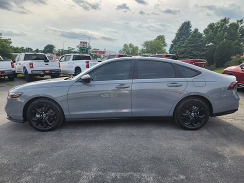 Used 2025 Honda Accord SE image 4