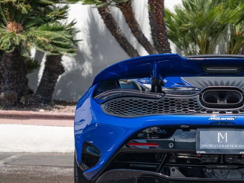 Used 2025 McLaren 750S Spider RWD image 33
