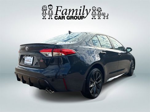 Used 2025 Toyota Corolla SE image 3