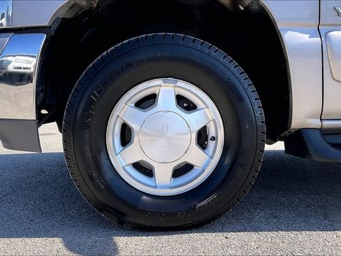 Used 2004 GMC Yukon XL SLT w/ Preferred Equipment Group image 34