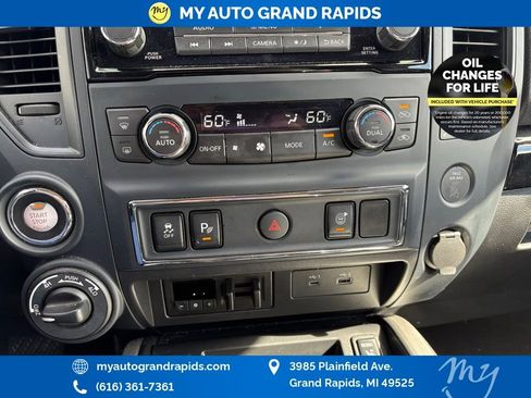 Used 2024 Nissan Titan SV w/ SV Convenience Package image 21