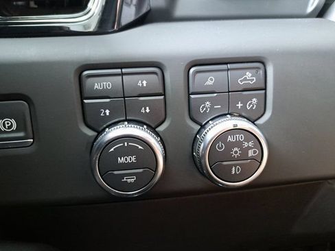 Used 2025 GMC Sierra 1500 AT4 w/ AT4 Premium Package AWD/4WD image 21