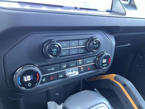 Used 2024 Ford Bronco Badlands AWD/4WD image 11