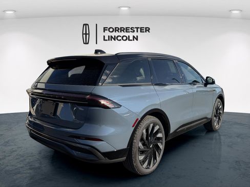 New 2026 Lincoln Nautilus Reserve w/ Jet Appearance Package AWD/4WD image 3