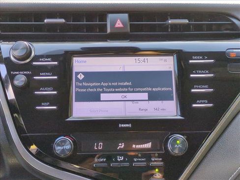 Used 2020 Toyota Camry SE image 13