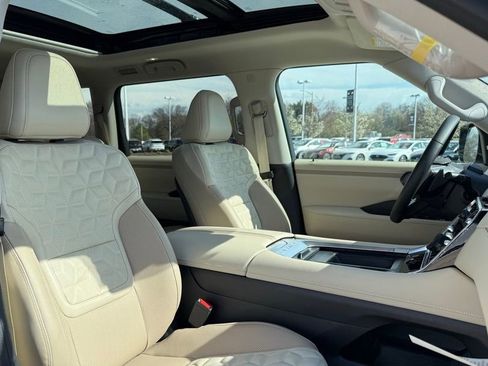 New 2026 Nissan Armada Platinum image 32