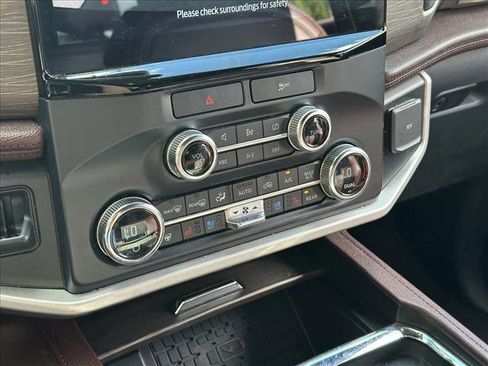 Used 2022 Ford Expedition Limited image 16