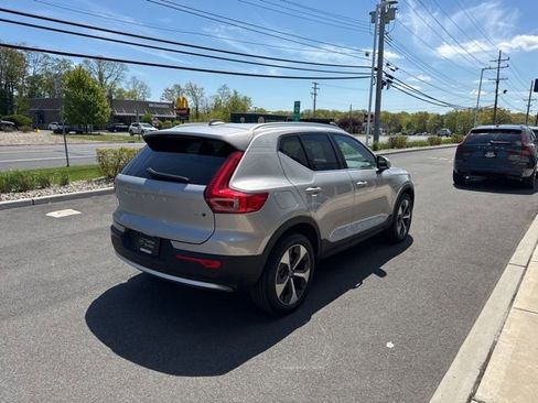 Certified 2025 Volvo XC40 B5 Plus AWD/4WD image 5