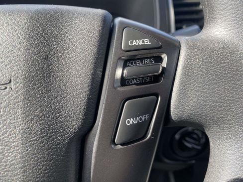 Used 2024 Nissan Frontier SV image 21