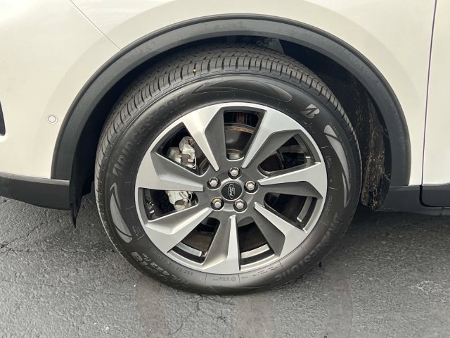 Certified 2023 Ford Escape Platinum w/ Premium Technology Package AWD/4WD image 9