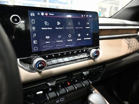 Used 2025 GMC Canyon Denali image 16