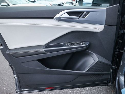 New 2025 Volkswagen Taos SE image 35