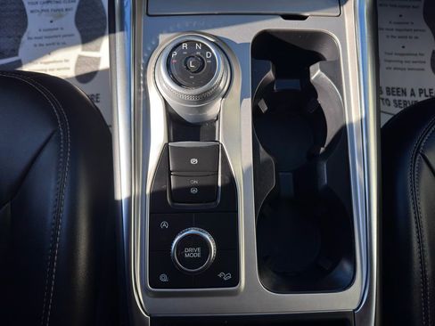 Used 2021 Ford Explorer XLT w/ Equipment Group 202A image 28