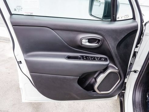 Used 2023 Jeep Renegade Latitude AWD/4WD image 24