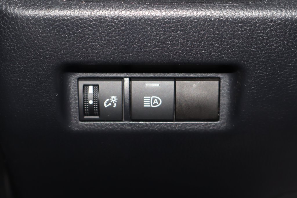 Used 2020 Toyota RAV4 XLE FWD image 21