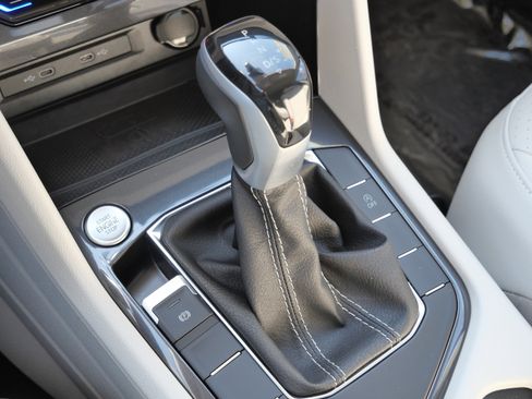 Certified 2024 Volkswagen Tiguan SE AWD/4WD image 25