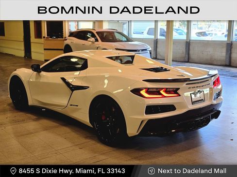 Used 2025 Chevrolet Corvette Z06 image 4