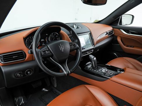 Certified 2023 Maserati Levante GT AWD/4WD image 18