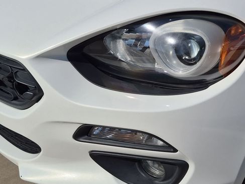 Used 2017 FIAT 124 Spider Lusso RWD image 11