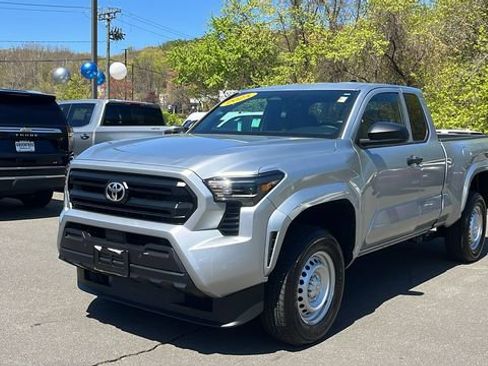 Certified 2025 Toyota Tacoma SR AWD/4WD image 3