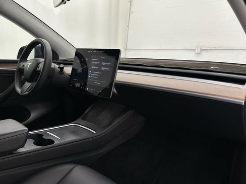 Used 2023 Tesla Model Y Long Range image 17