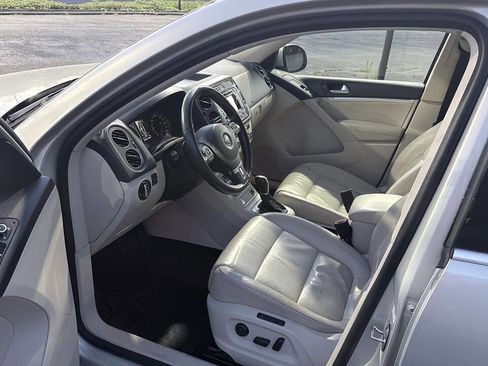Used 2013 Volkswagen Tiguan SEL FWD image 21