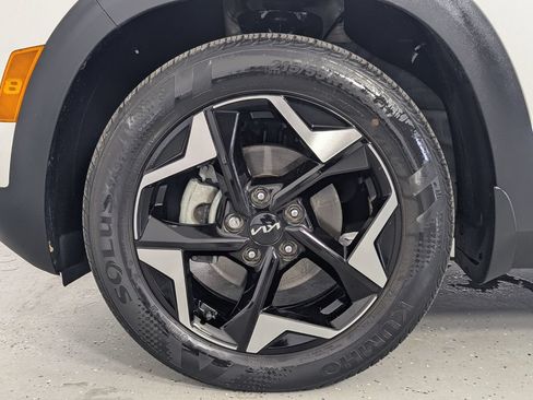 Used 2024 Kia Seltos EX FWD image 8